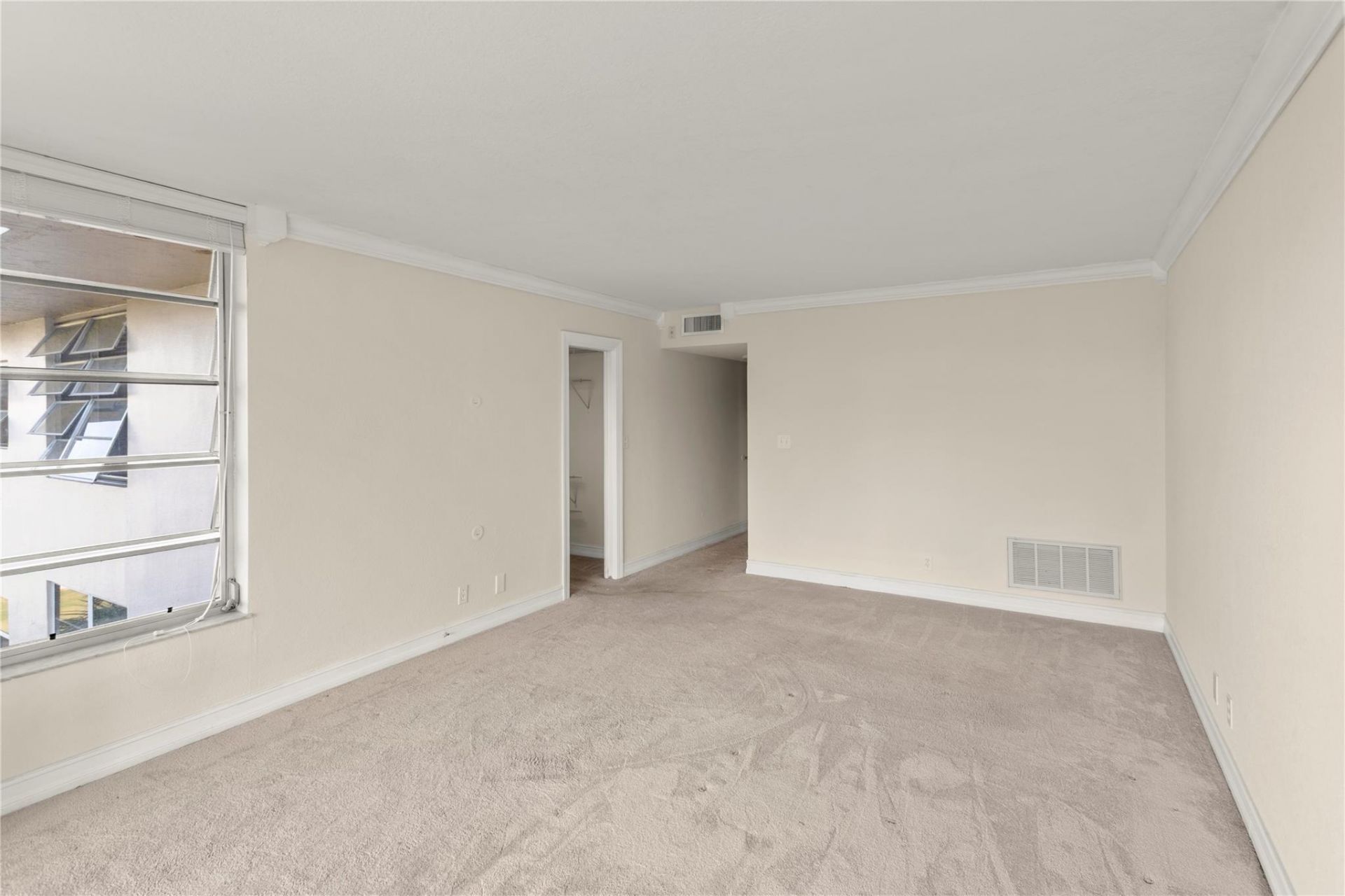 3900 Oaks Clubhouse Drive, Unit 507, Pompano Beach, FL 33069 Photo