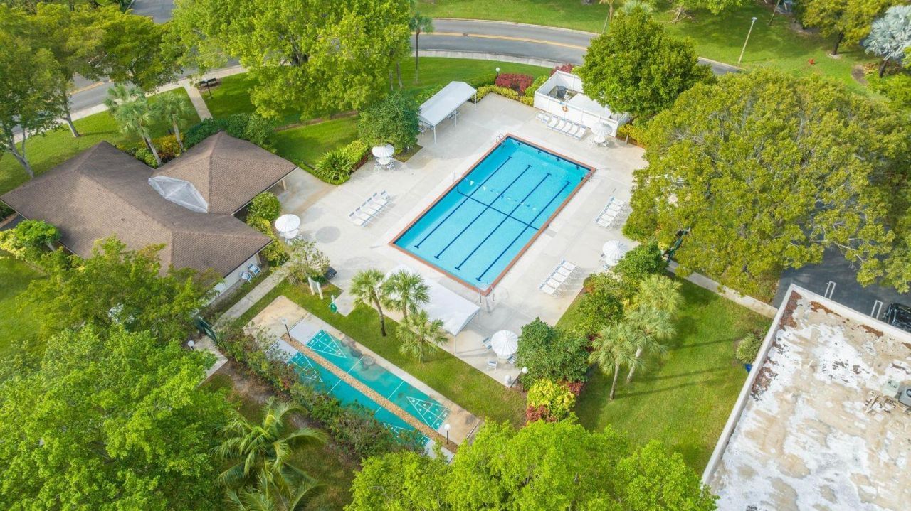 3900 Oaks Clubhouse Drive, Unit 507, Pompano Beach, FL 33069 Photo