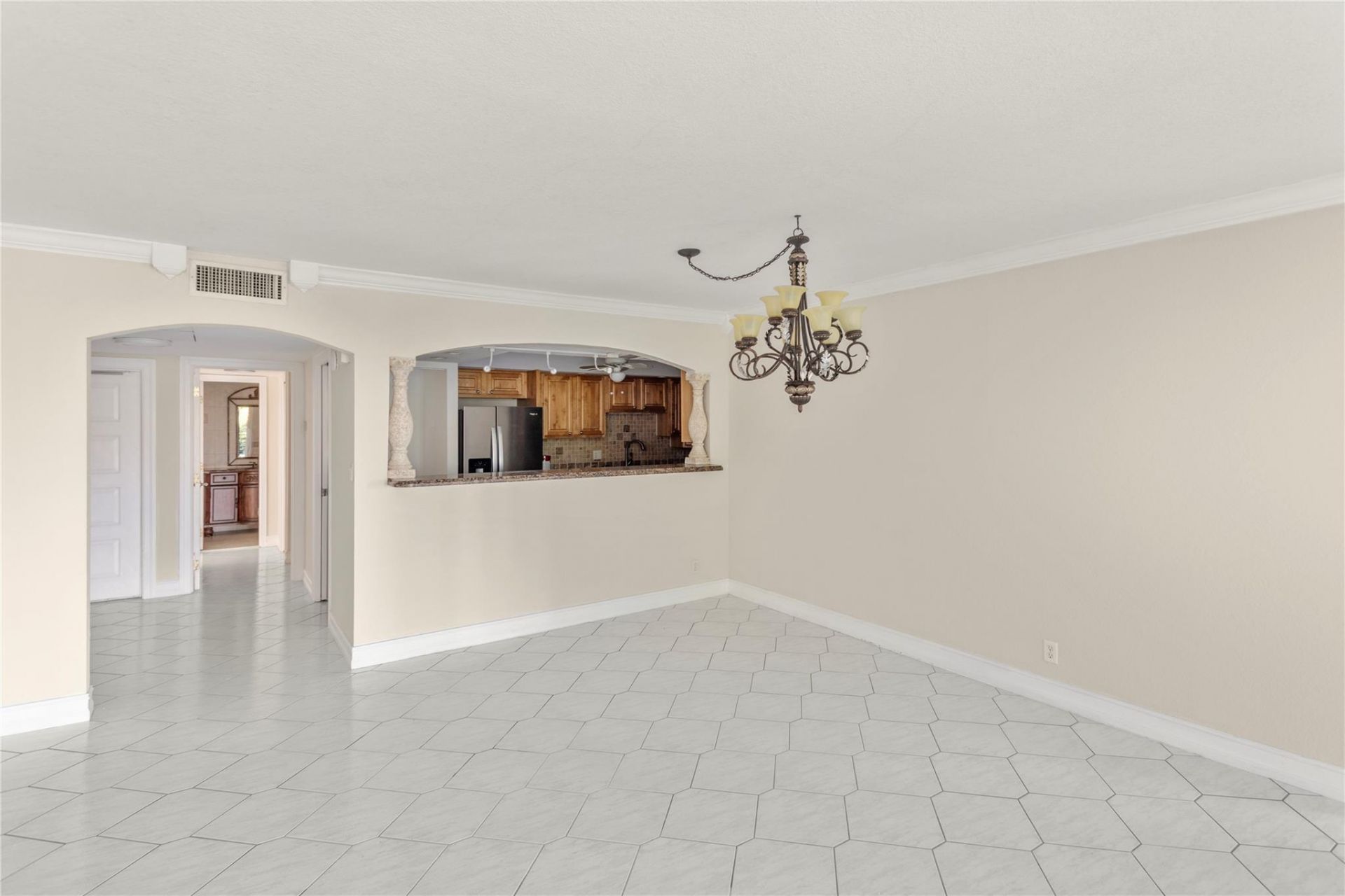 3900 Oaks Clubhouse Drive, Unit 507, Pompano Beach, FL 33069 Photo