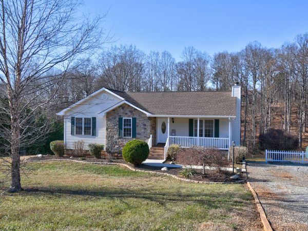 1367 Virginia Woods DR, Moneta, VA 24121