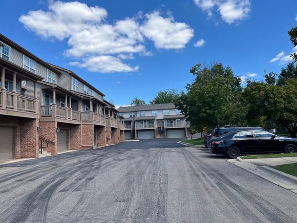 2815 Barclay Way, Ann Arbor, MI 48105