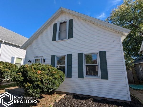 1320 S 10TH Street, Burlington, IA 52601