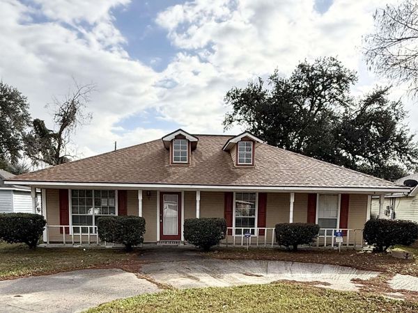 1615 W Tabbie St, Gonzales, LA 70737