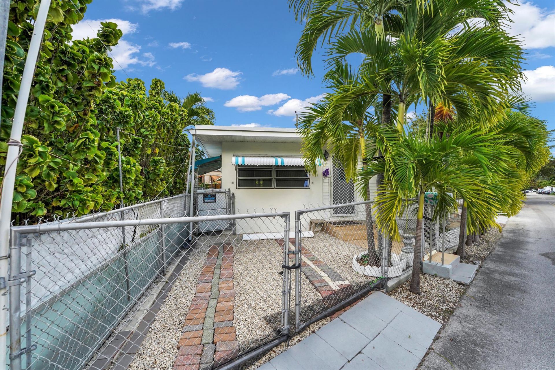 2285 NE 136th Lane, North Miami Beach, FL 33181 Photo