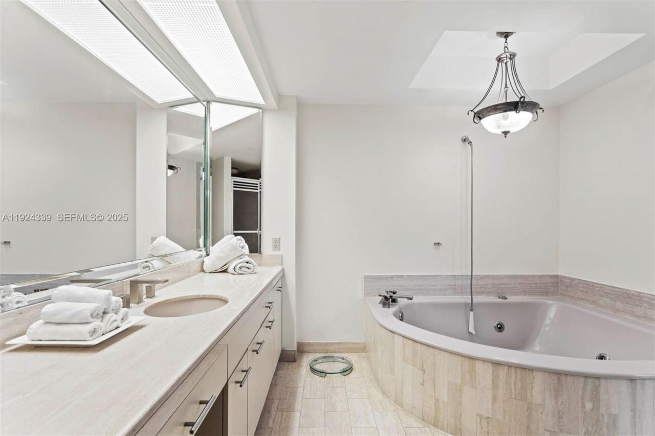 19500 Turnberry Way, Unit 26-C, Aventura, FL 33180 Photo