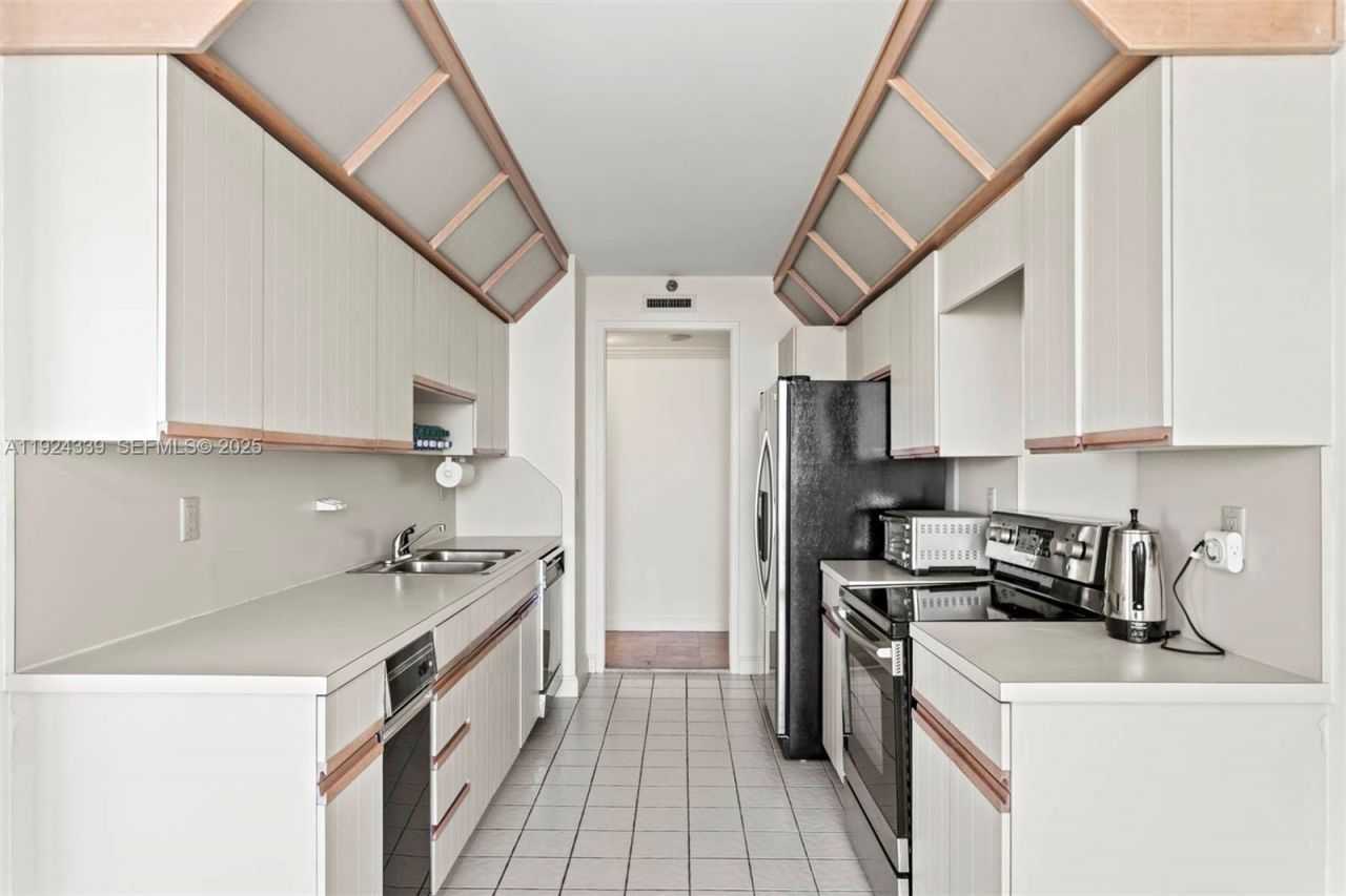 19500 Turnberry Way, Unit 26-C, Aventura, FL 33180 Photo