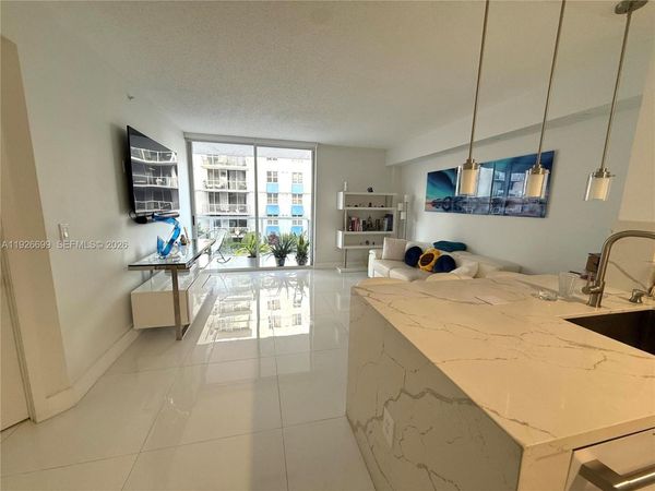 5077 NW 7th St, Unit 610, Miami, FL 33126