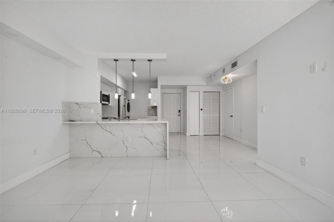 5077 NW 7th St, Unit 610, Miami, FL 33126 Photo