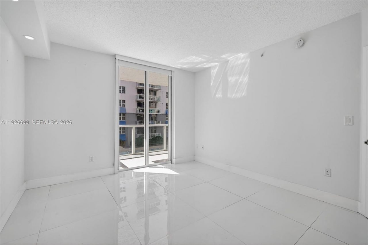5077 NW 7th St, Unit 610, Miami, FL 33126 Photo