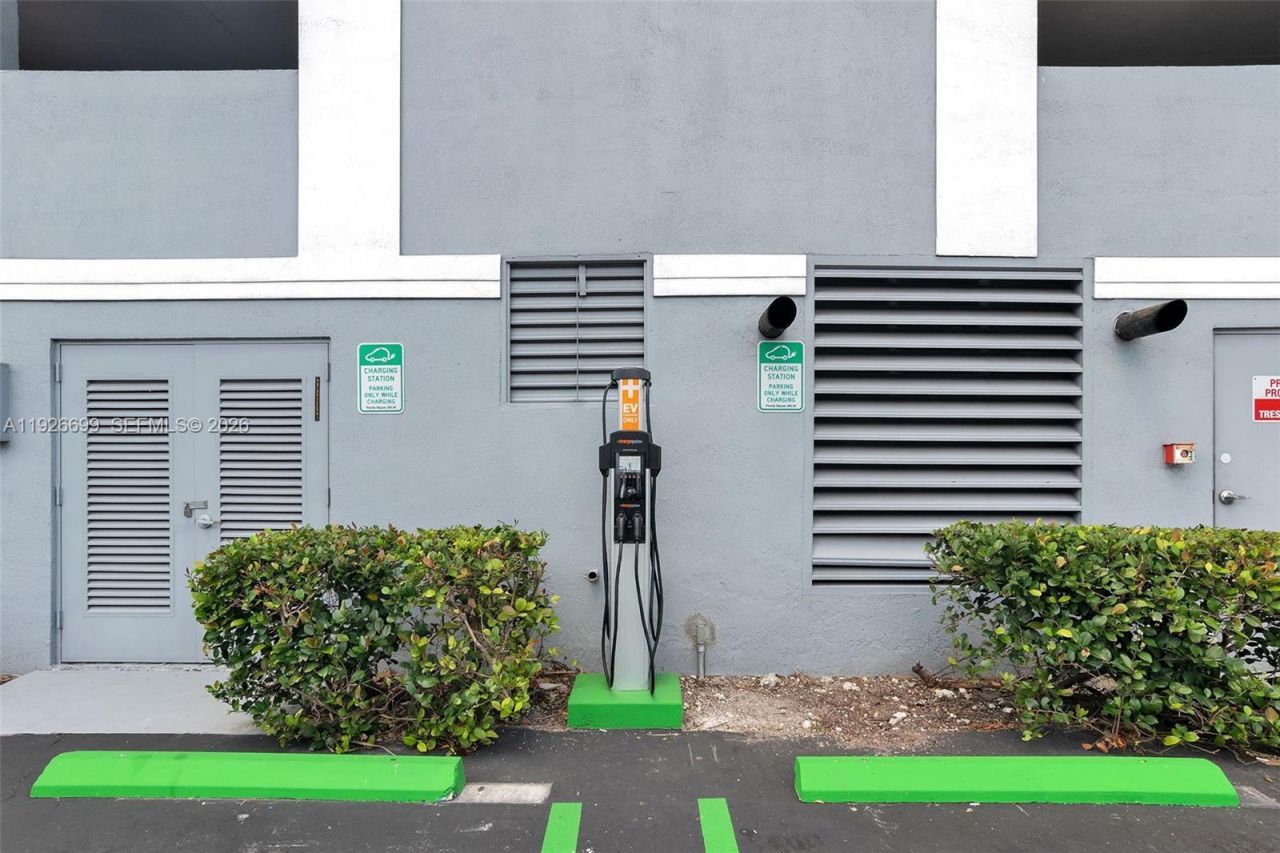 5077 NW 7th St, Unit 610, Miami, FL 33126 Photo