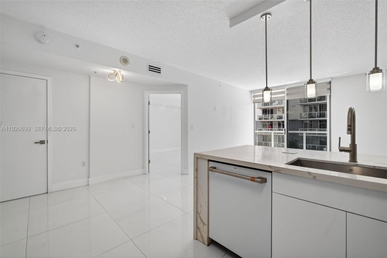 5077 NW 7th St, Unit 610, Miami, FL 33126 Photo