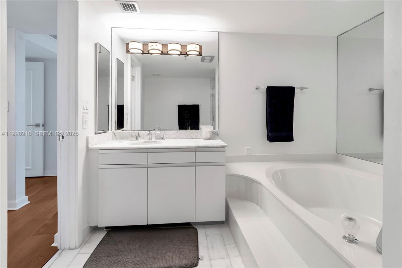 9 Island Ave, Unit 415, Miami Beach, FL 33139 Photo