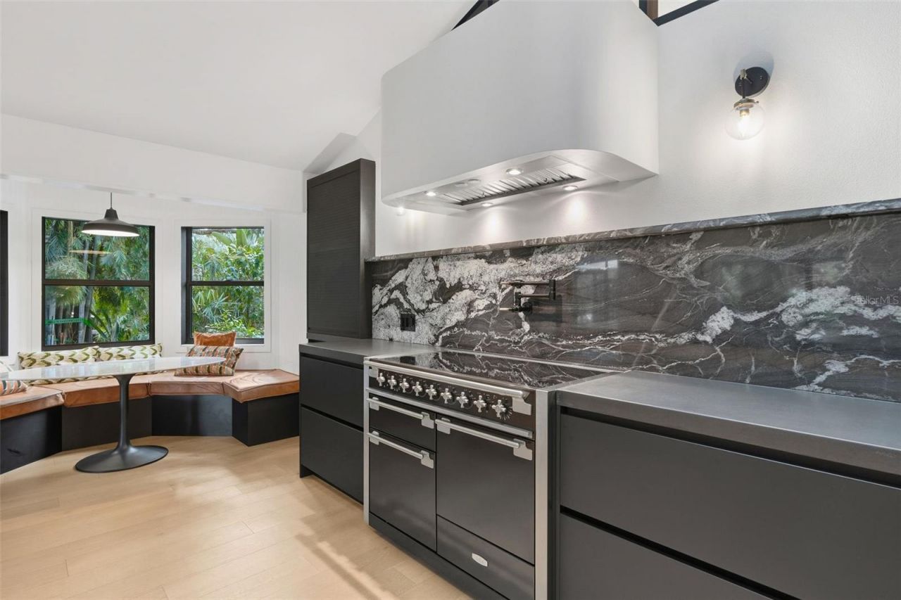 6349 Ravenwood Way, Sarasota, FL 34243 Photo