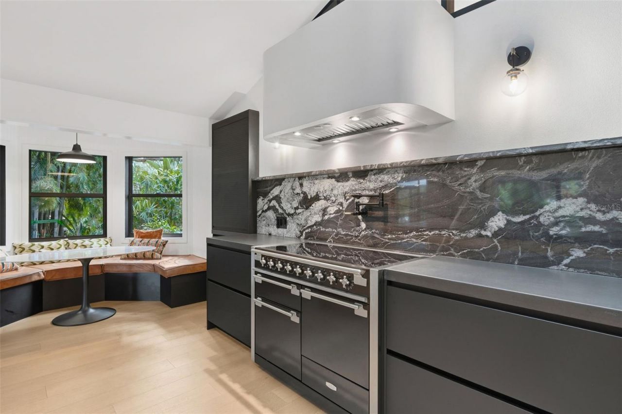 6349 Ravenwood Way, Sarasota, FL 34243 Photo