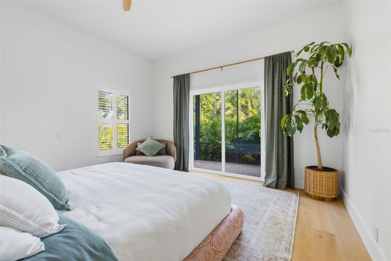 6349 Ravenwood Way, Sarasota, FL 34243 Photo