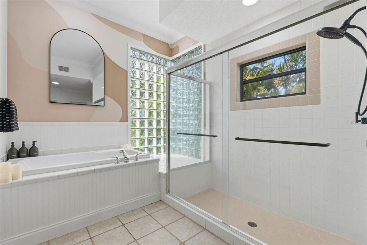 6349 Ravenwood Way, Sarasota, FL 34243 Photo