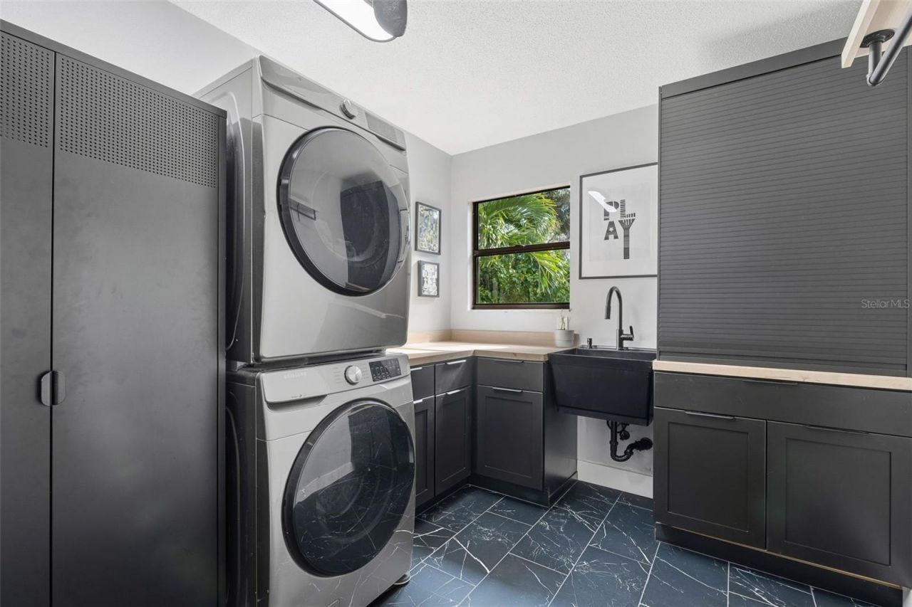 6349 Ravenwood Way, Sarasota, FL 34243 Photo