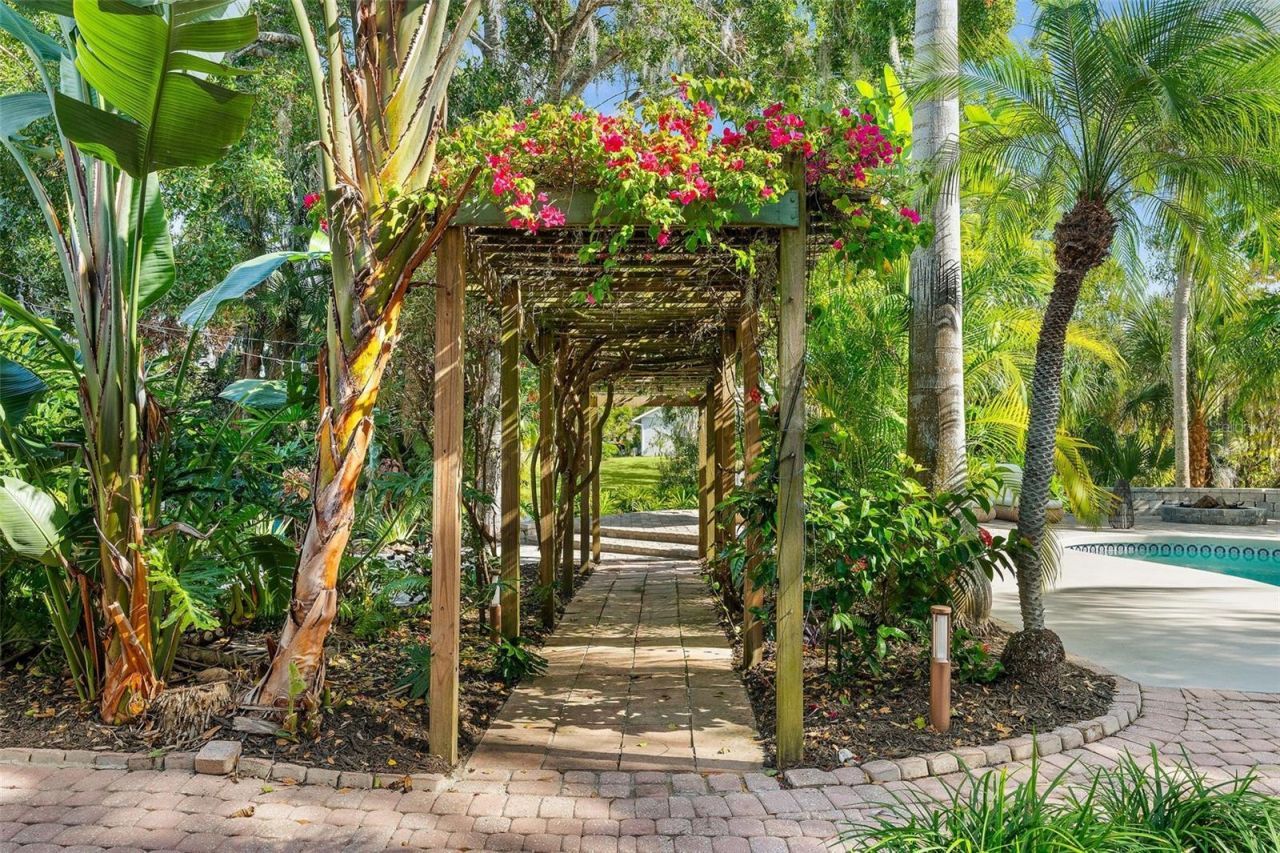 6349 Ravenwood Way, Sarasota, FL 34243 Photo