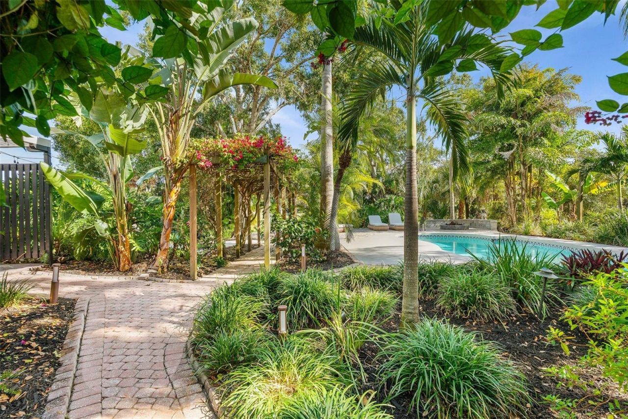 6349 Ravenwood Way, Sarasota, FL 34243 Photo