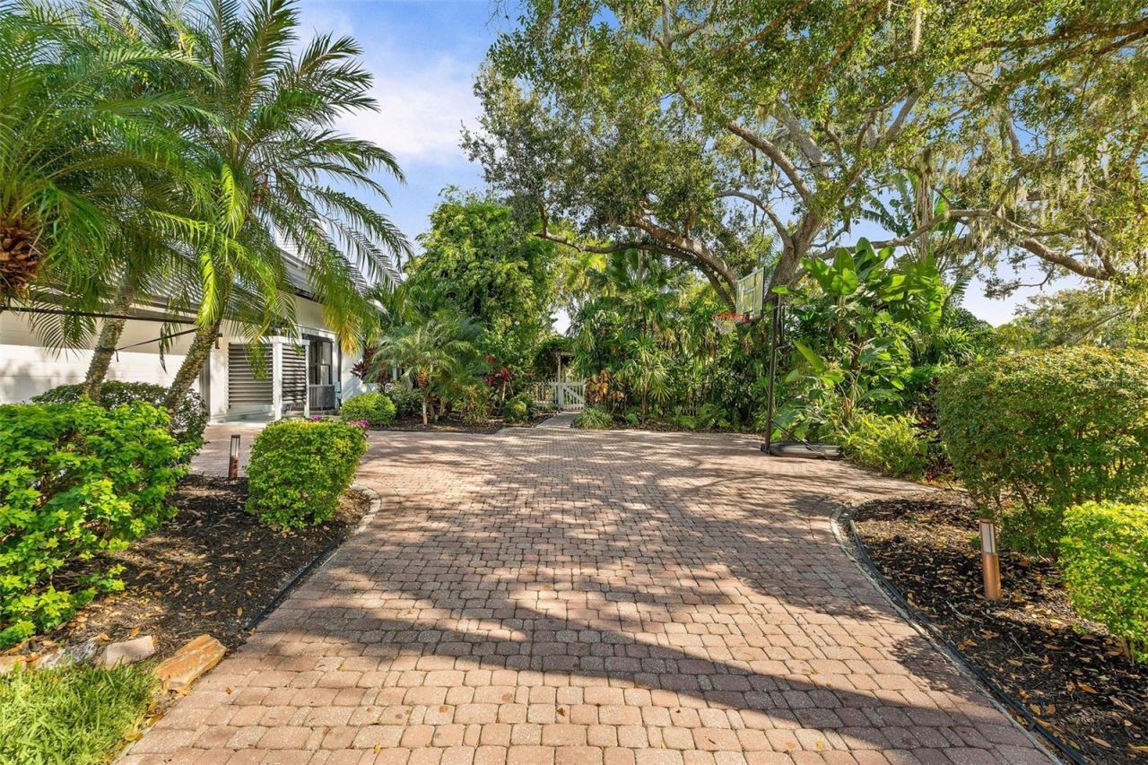 6349 Ravenwood Way, Sarasota, FL 34243 Photo