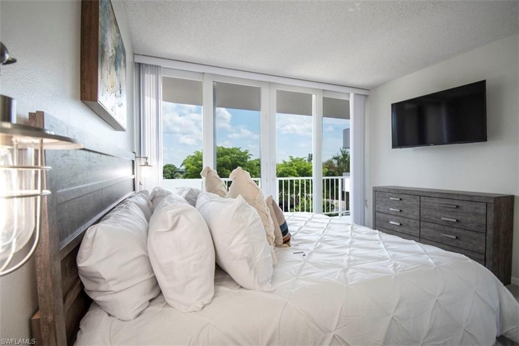 140 Seaview Ct, Unit 304S, Marco Island, FL 34145 Photo