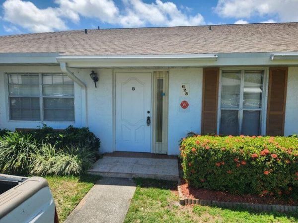 625 Pines Knoll, Unit B, Fort Pierce, FL 34982