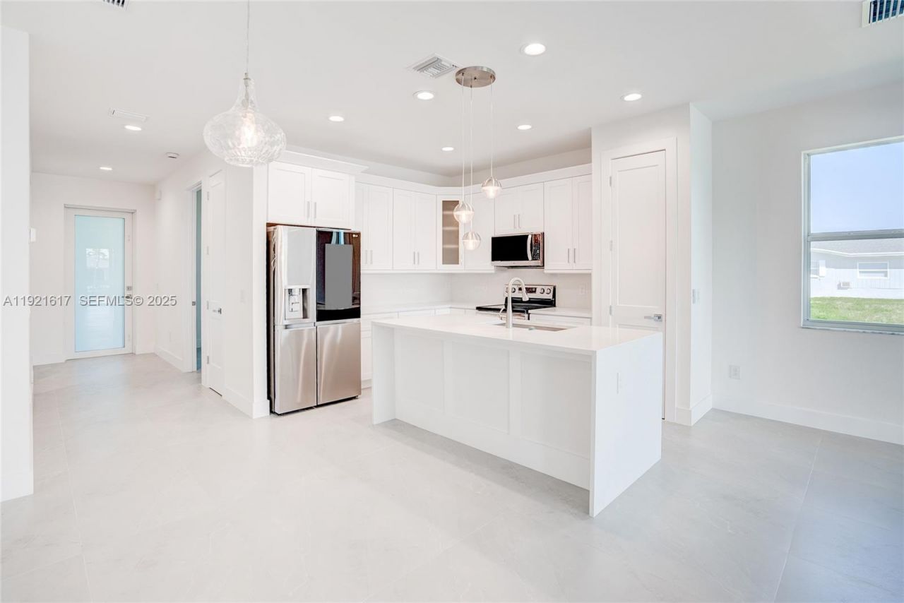 3802 SE 12th Ave., Cape Coral, FL 33904 Photo