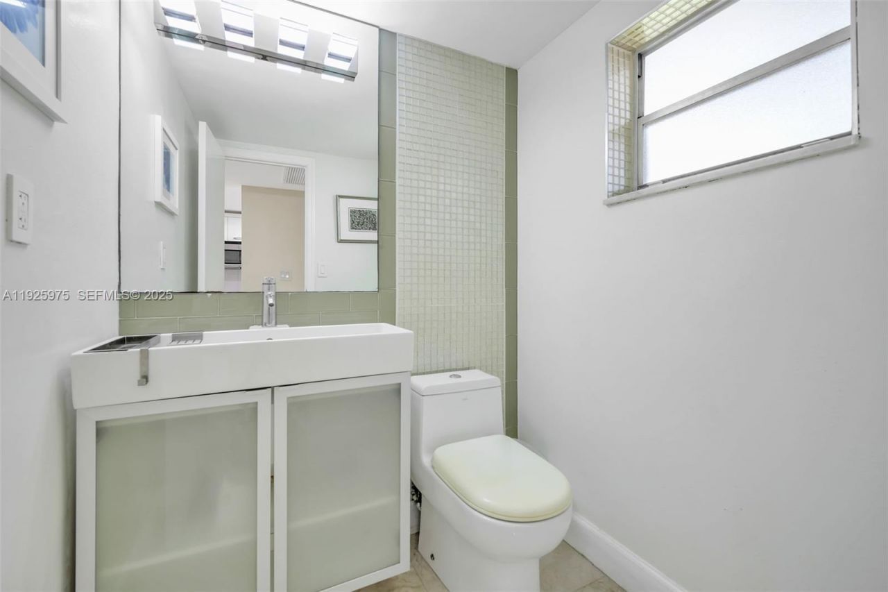 100 Edgewater Dr, Unit 240, Coral Gables, FL 33133 Photo