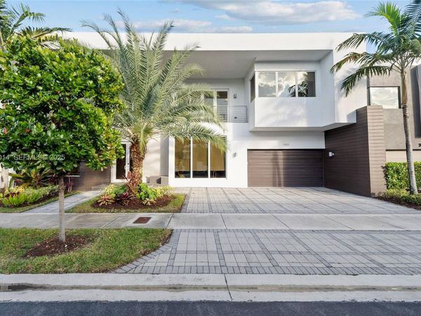 7455 NW 103rd Pl, Doral, FL 33178