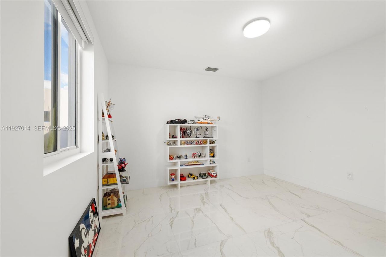 7455 NW 103rd Pl, Doral, FL 33178 Photo