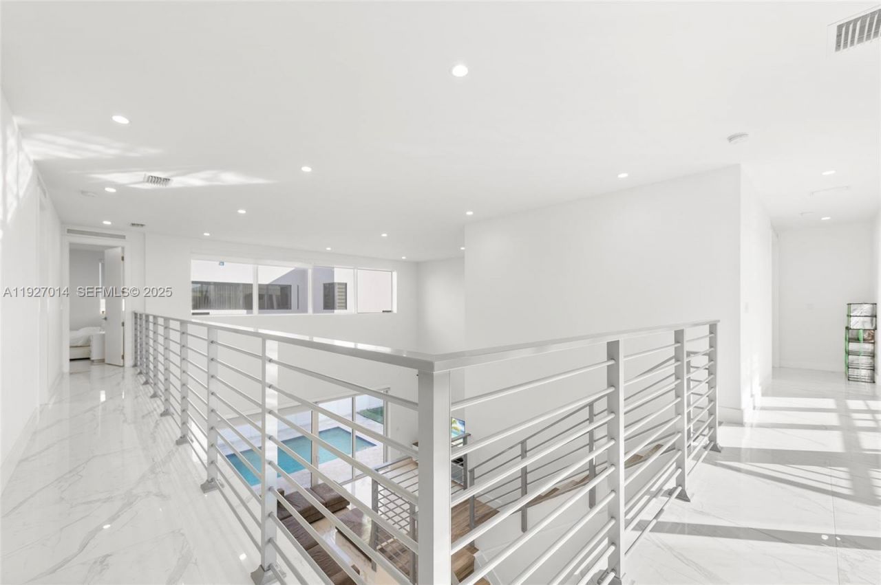 7455 NW 103rd Pl, Doral, FL 33178 Photo