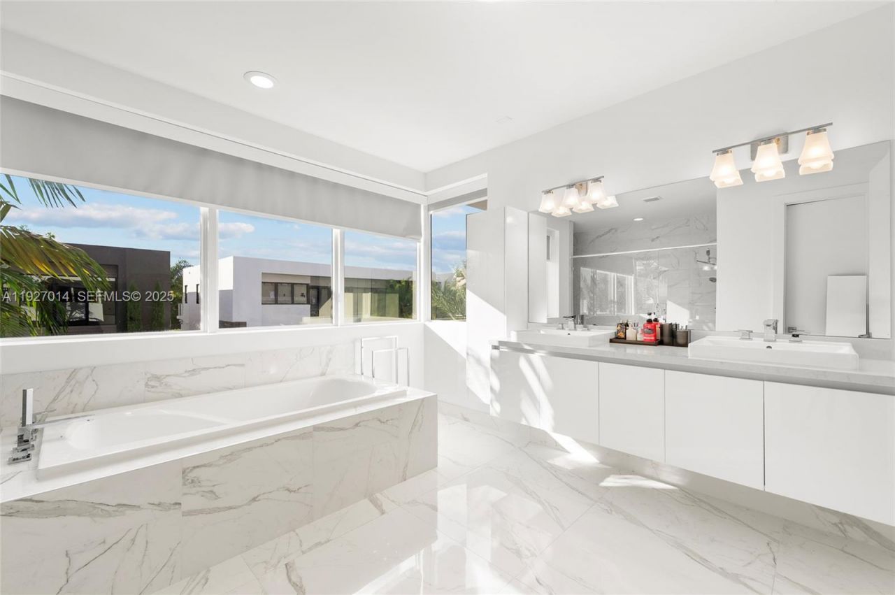 7455 NW 103rd Pl, Doral, FL 33178 Photo