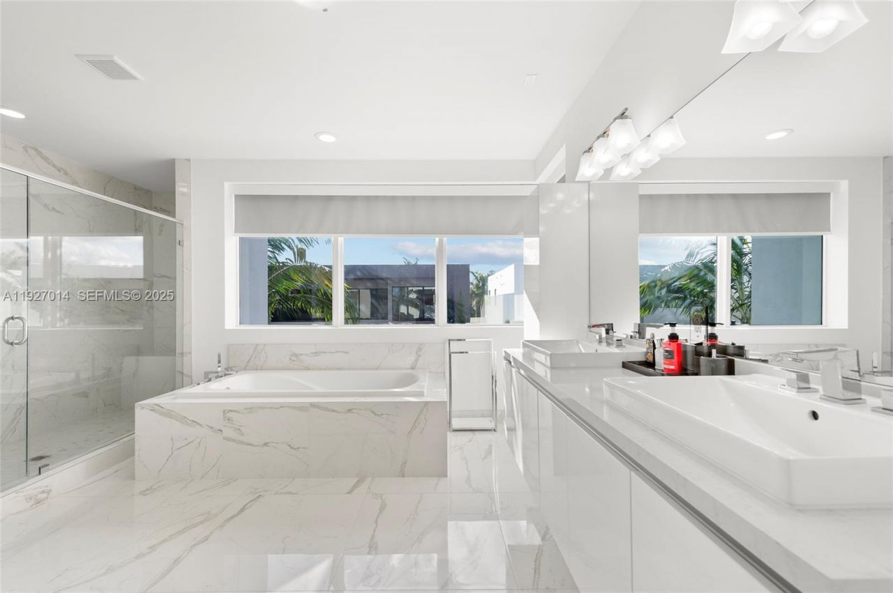 7455 NW 103rd Pl, Doral, FL 33178 Photo