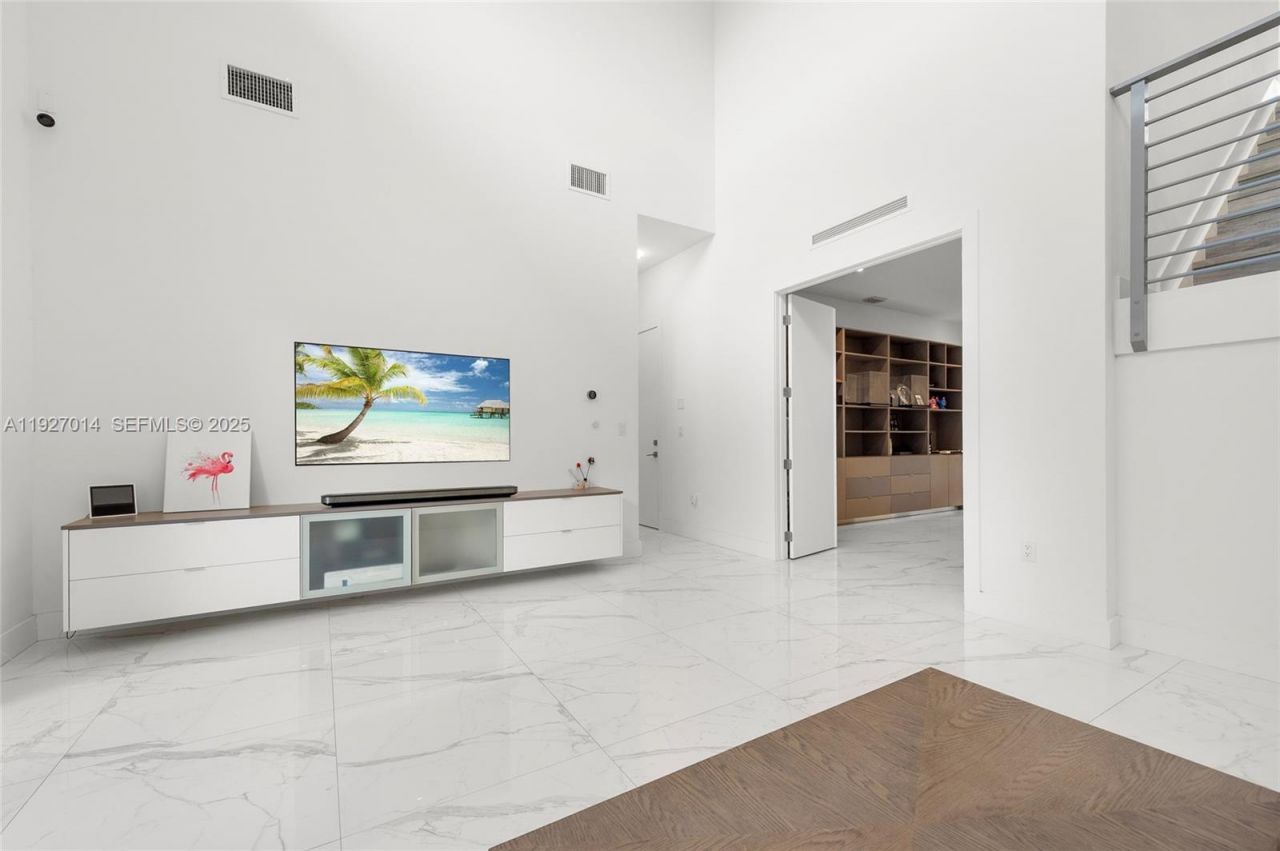 7455 NW 103rd Pl, Doral, FL 33178 Photo