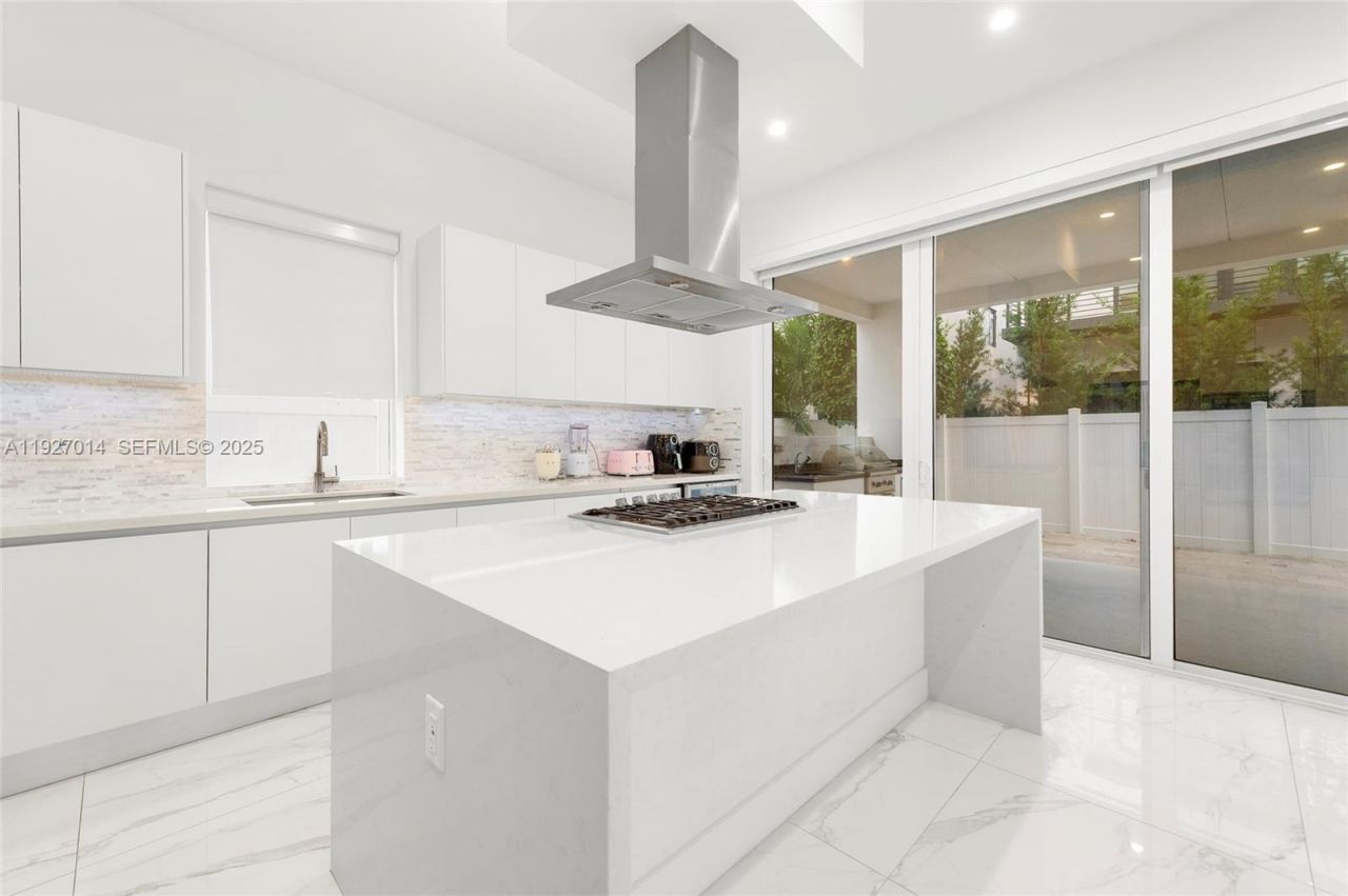 7455 NW 103rd Pl, Doral, FL 33178 Photo