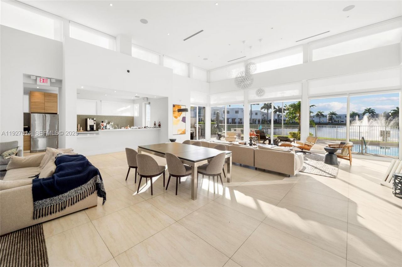 7455 NW 103rd Pl, Doral, FL 33178 Photo