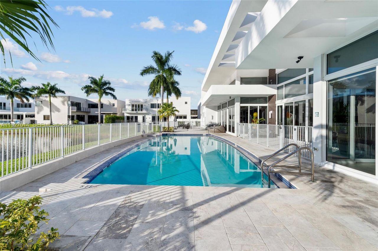 7455 NW 103rd Pl, Doral, FL 33178 Photo