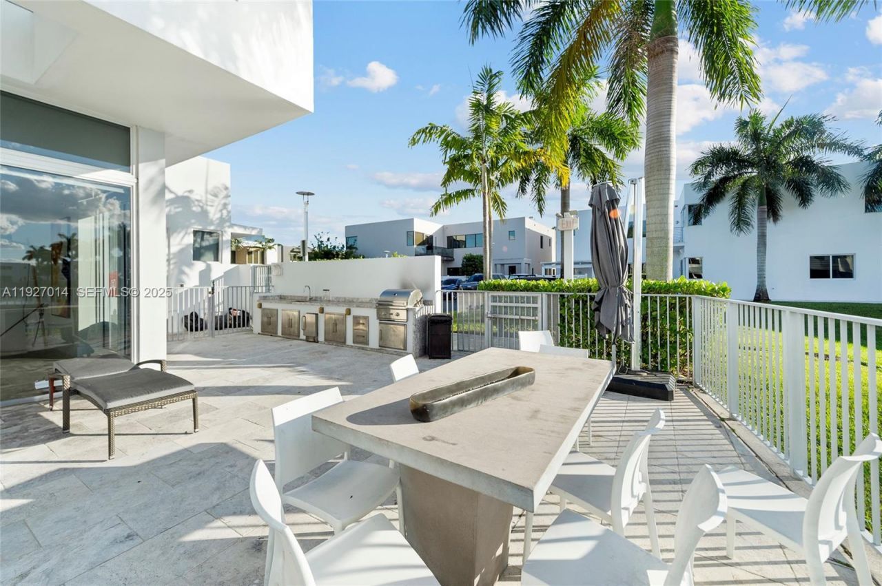 7455 NW 103rd Pl, Doral, FL 33178 Photo