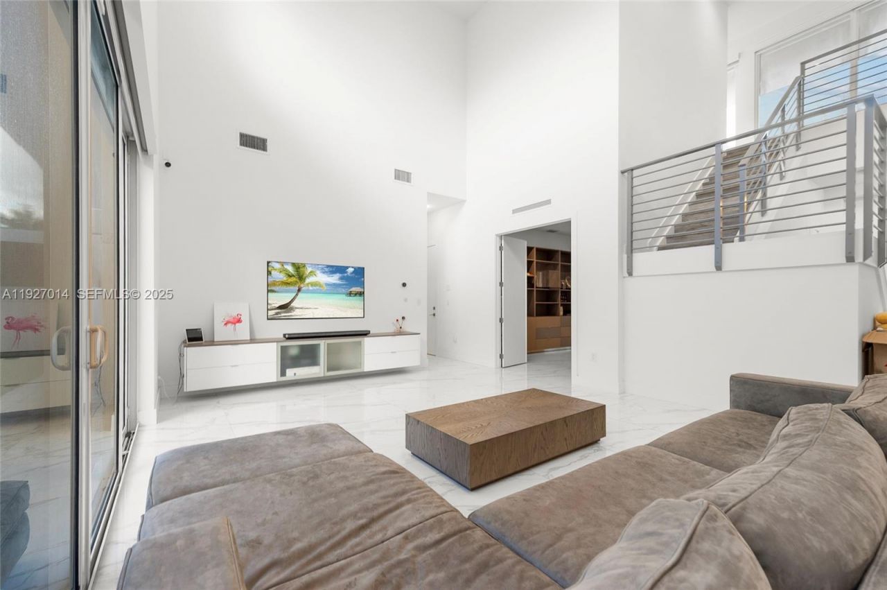 7455 NW 103rd Pl, Doral, FL 33178 Photo