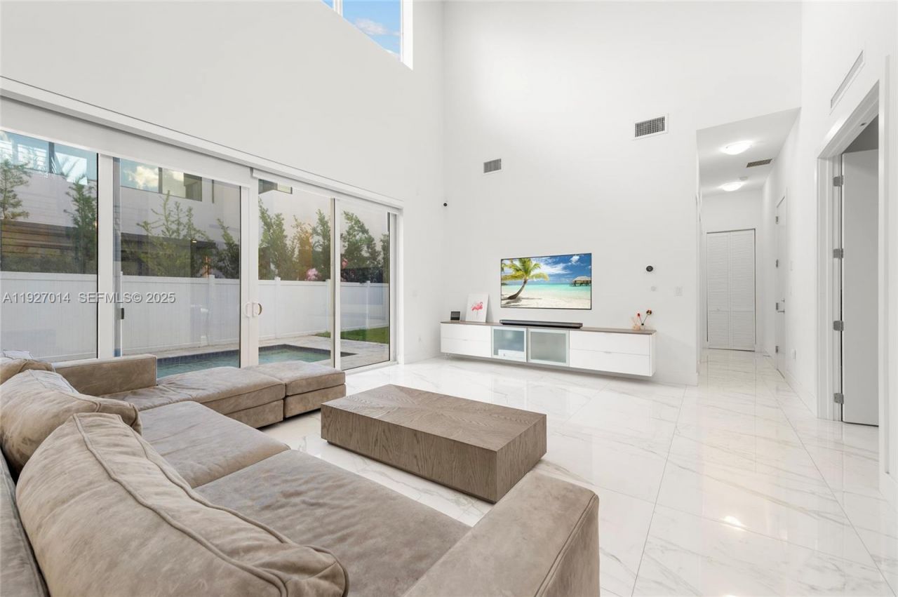 7455 NW 103rd Pl, Doral, FL 33178 Photo