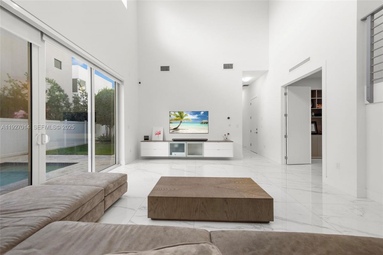 7455 NW 103rd Pl, Doral, FL 33178 Photo