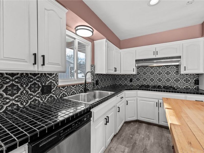 6473 Tanglewood Lane, Seven Hills, OH 44131 Photo 14