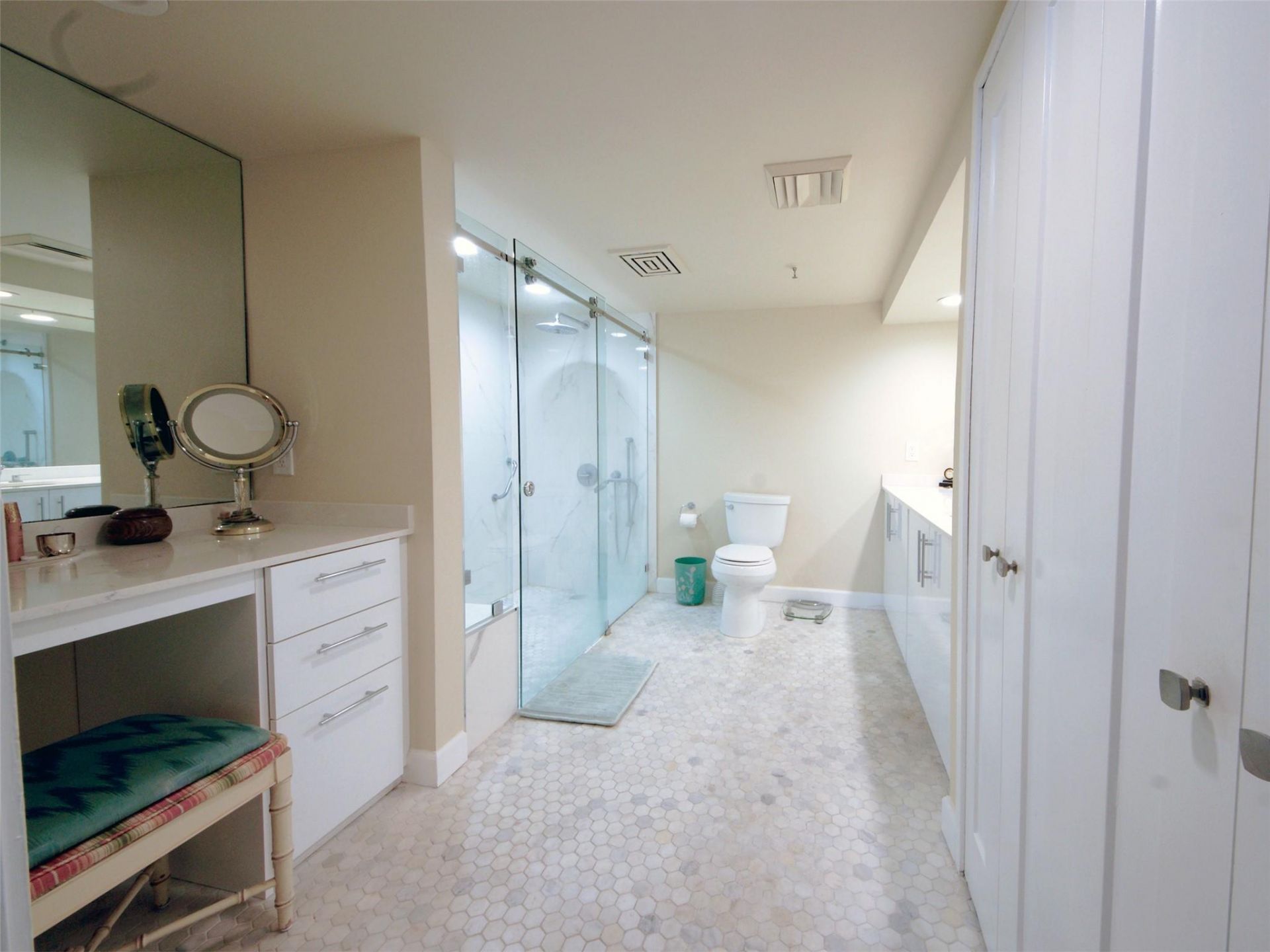 2480 Presidential Way, Unit 1703, West Palm Beach, FL 33401 Photo