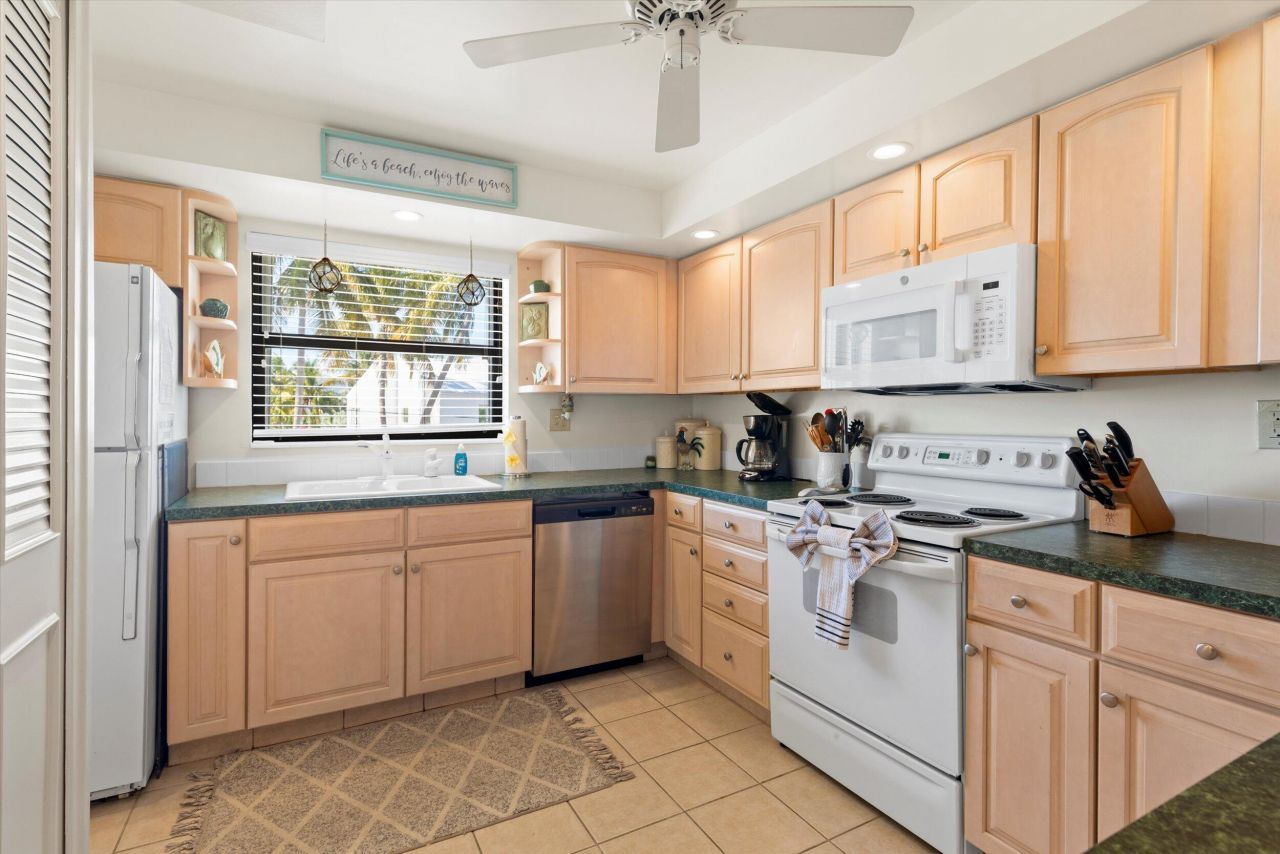 601 W Ocean Drive, Unit 311D, Key Colony, FL 33051 Photo