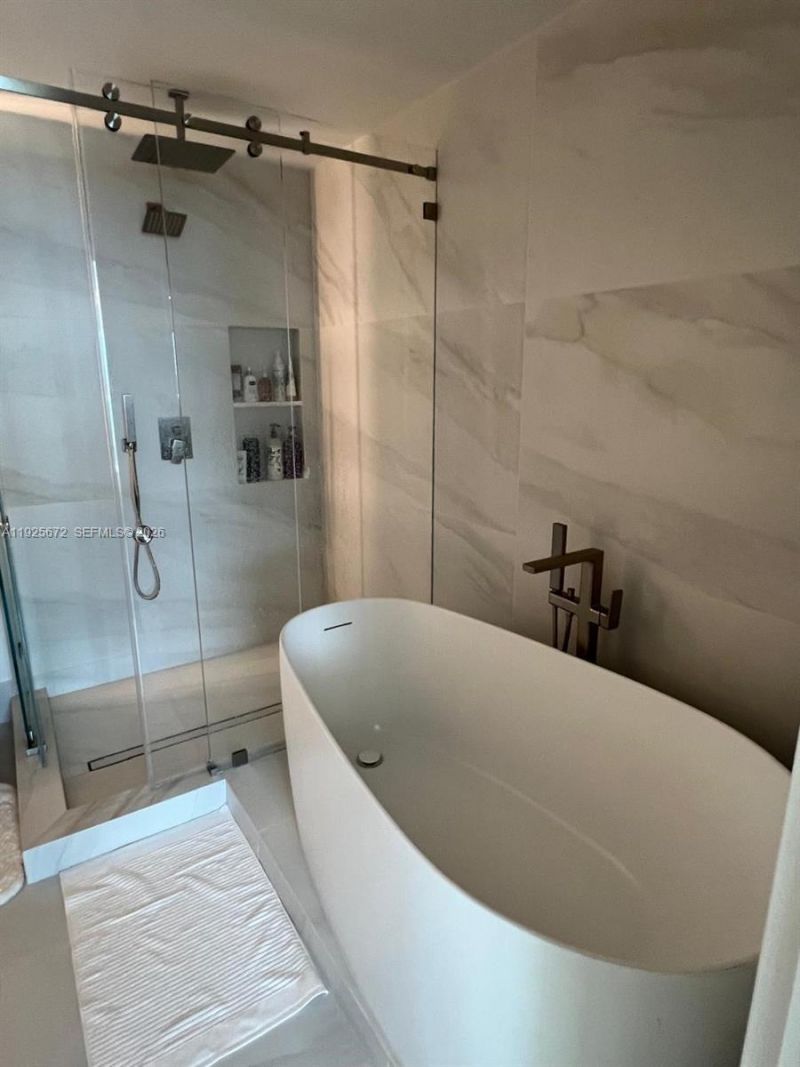31 SE 5th St, Unit 3921, Miami, FL 33131 Photo