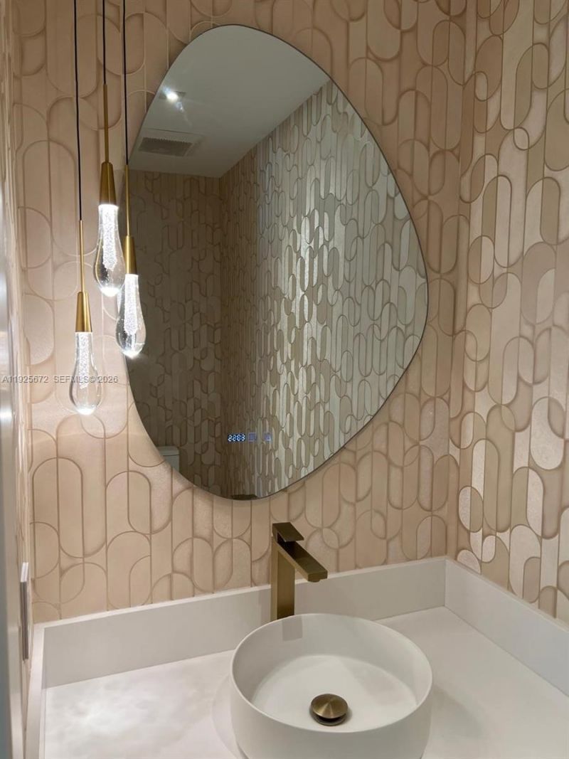 31 SE 5th St, Unit 3921, Miami, FL 33131 Photo