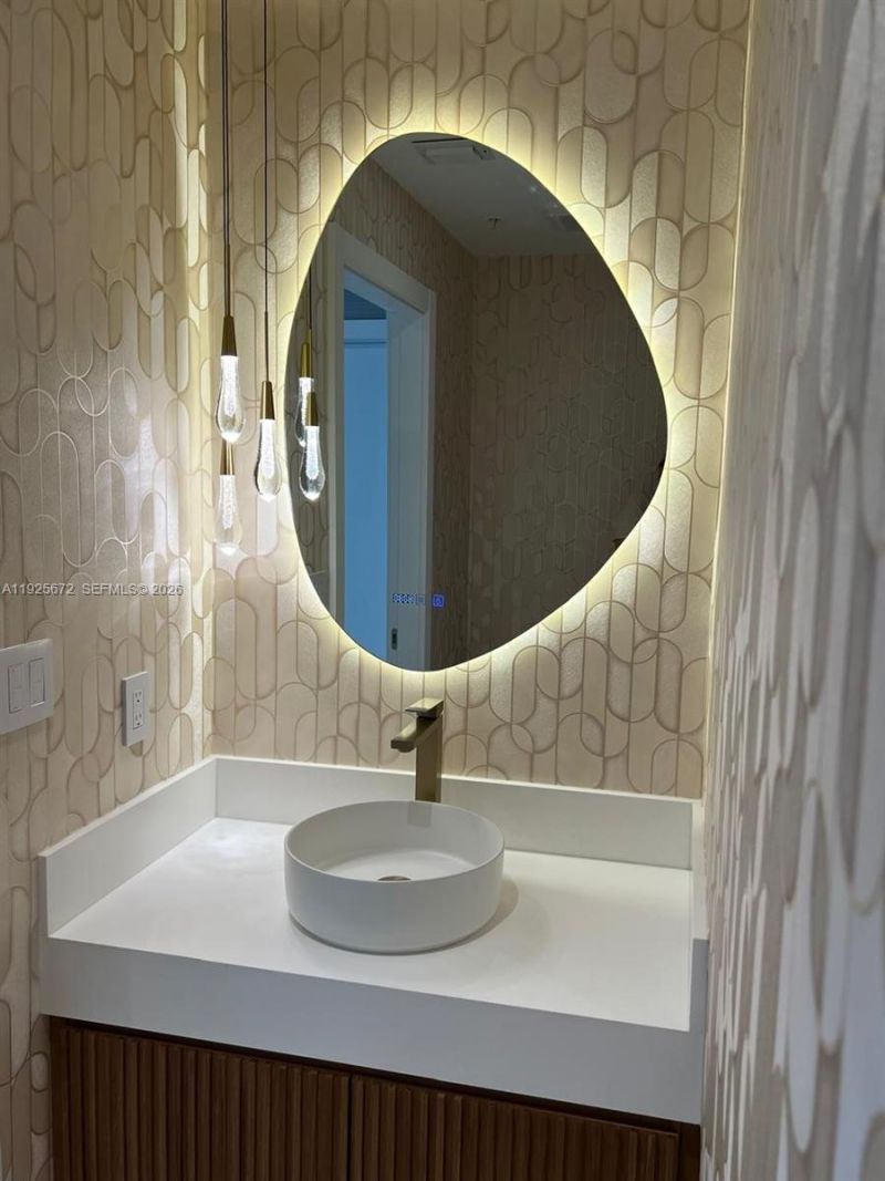 31 SE 5th St, Unit 3921, Miami, FL 33131 Photo