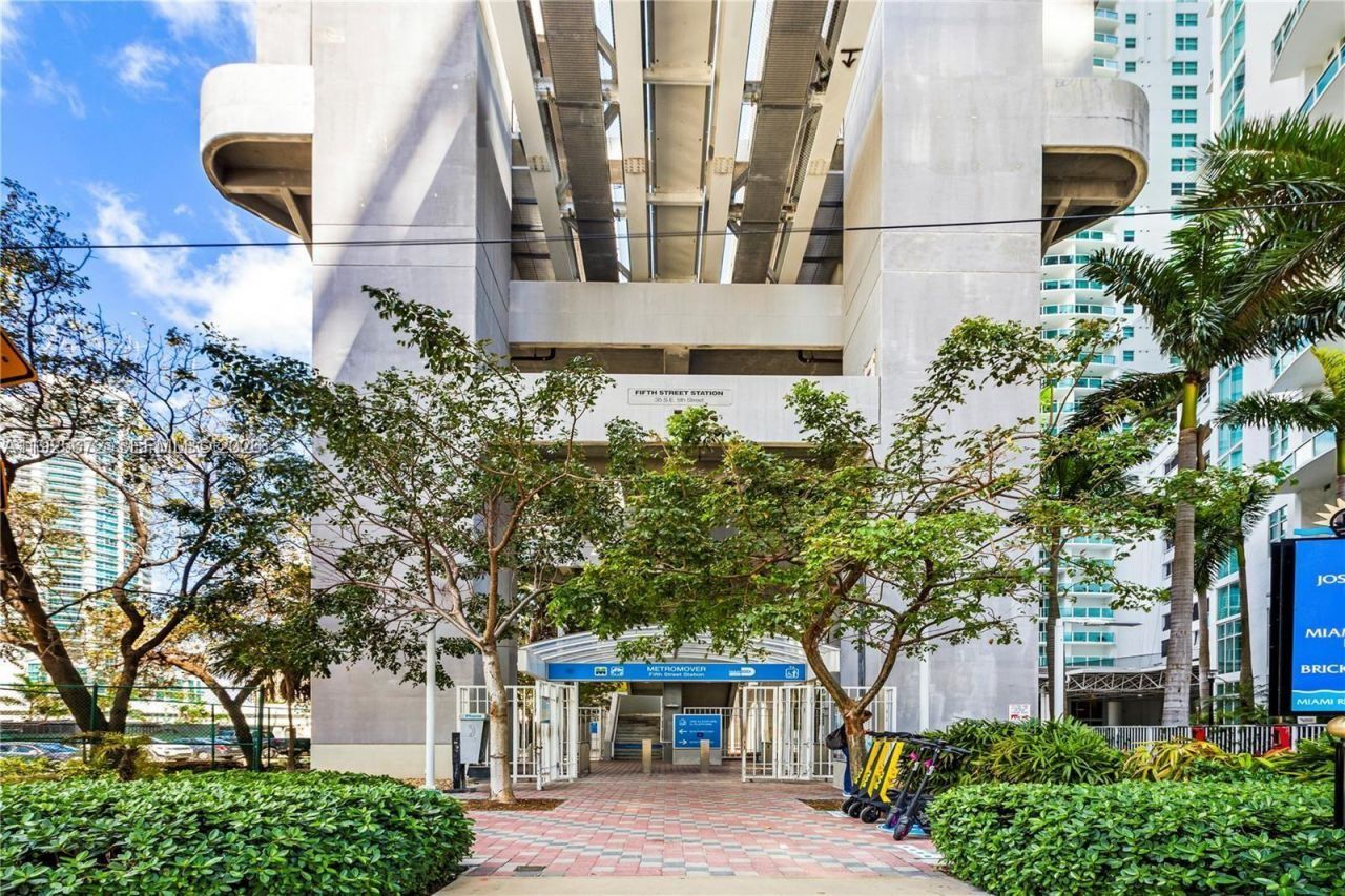 31 SE 5th St, Unit 3921, Miami, FL 33131 Photo