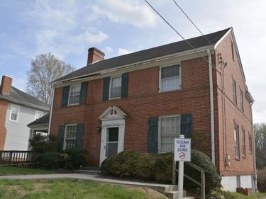 711 Oak St, Farmville, VA 23901