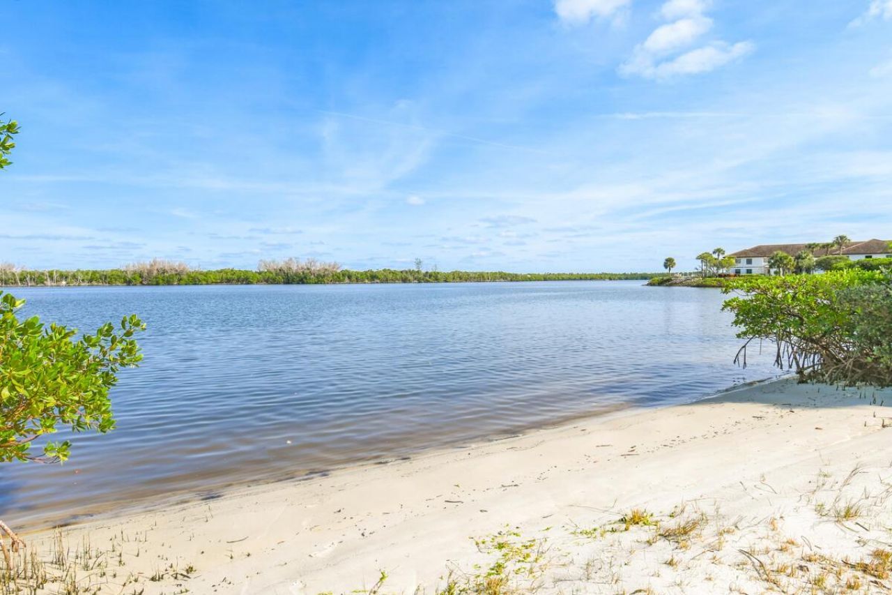 5363 SE Miles Grant Road, Unit D203, Stuart, FL 34997 Photo